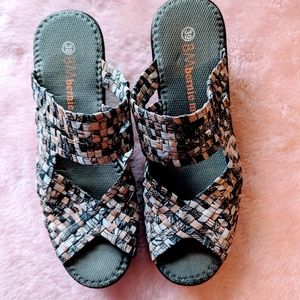 7.5  Bernie Mev slide on Wedgies